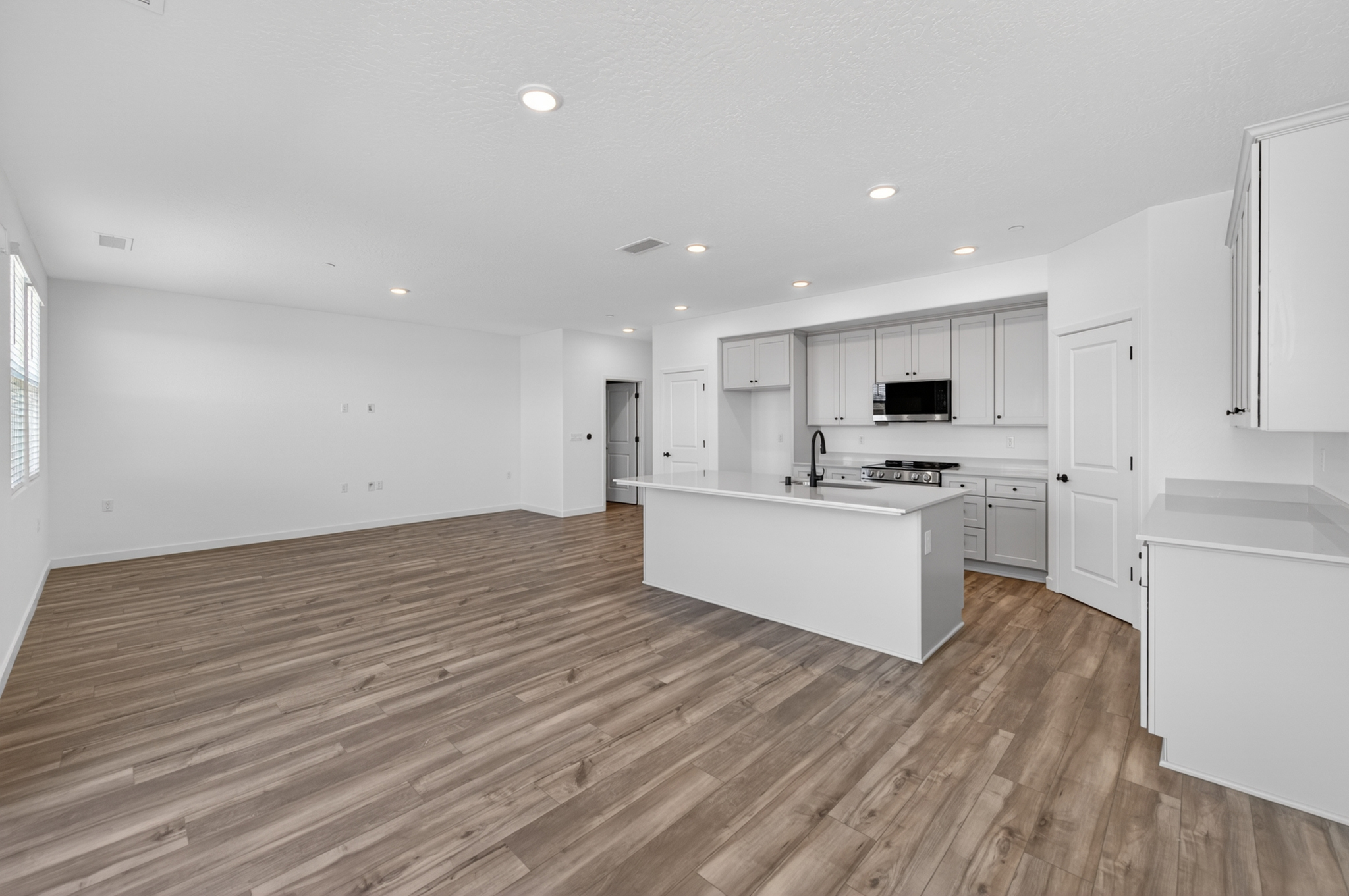 A kitchen with white cabinets.