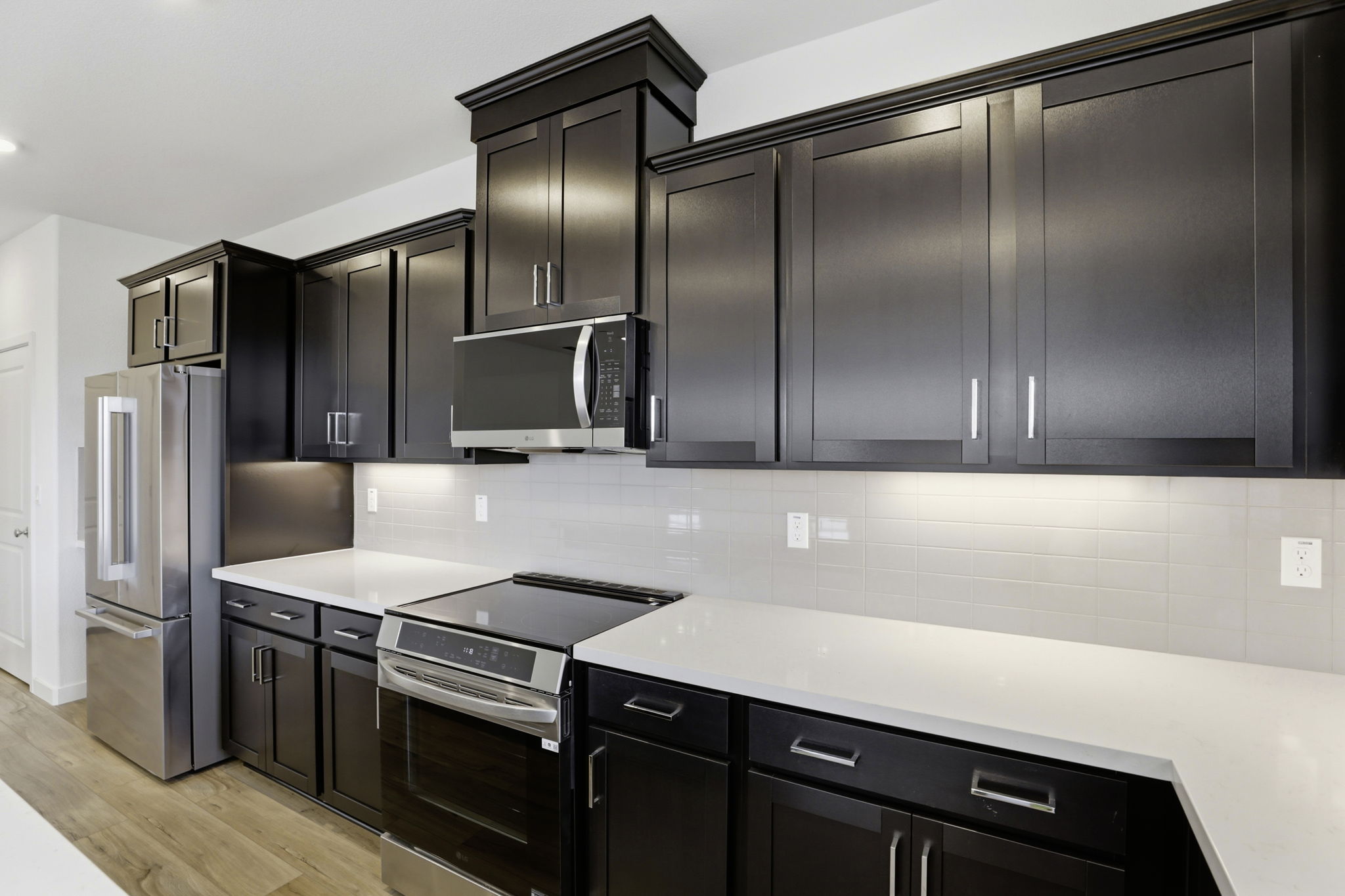A kitchen with black cabinets.