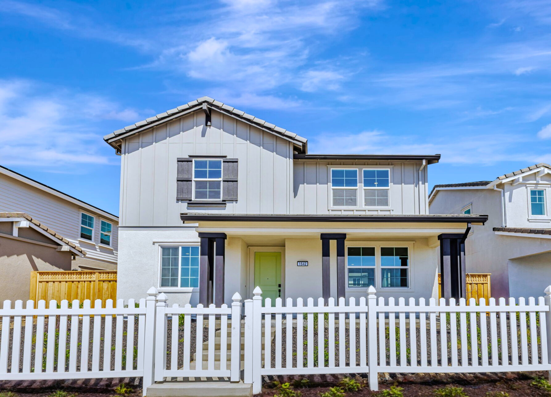 0067 1542 N Central Pkwy