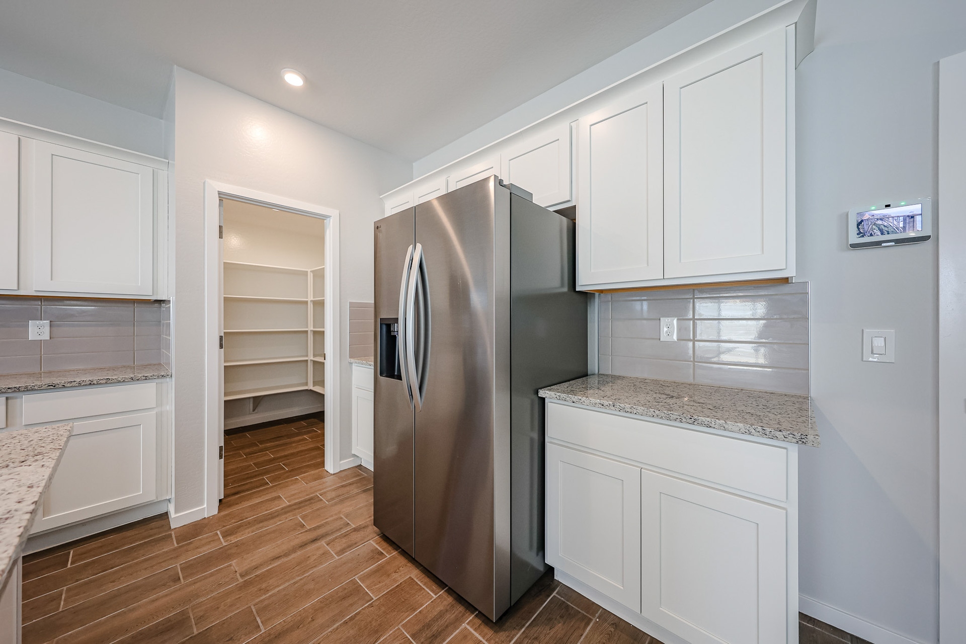 A kitchen with white cabinets.