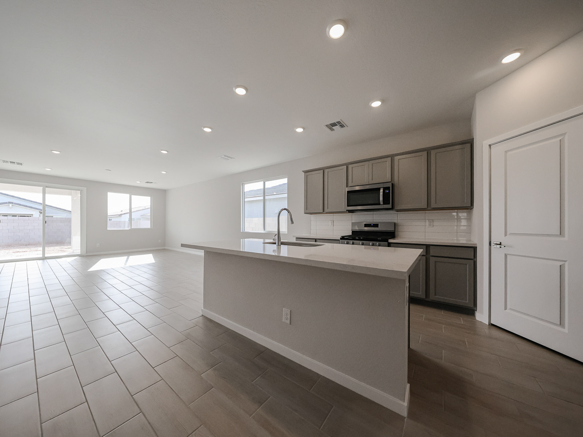 A kitchen with white cabinets.