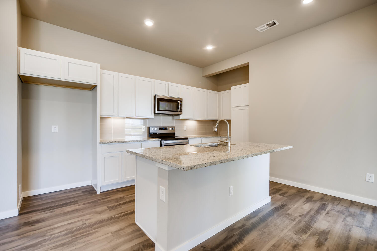 2209 485 Interlocken Blvd., #209