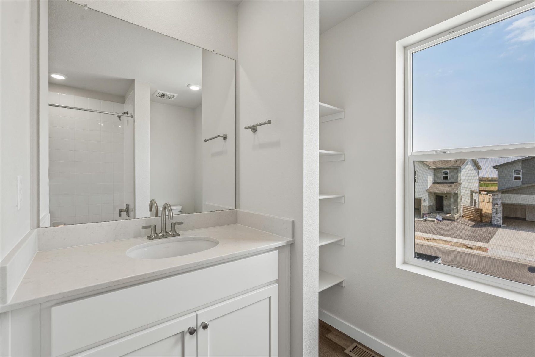 A bathroom with a sink and a mirror.