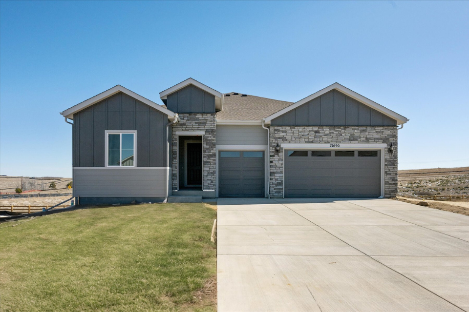 0103 13690 Emerald Lake Street