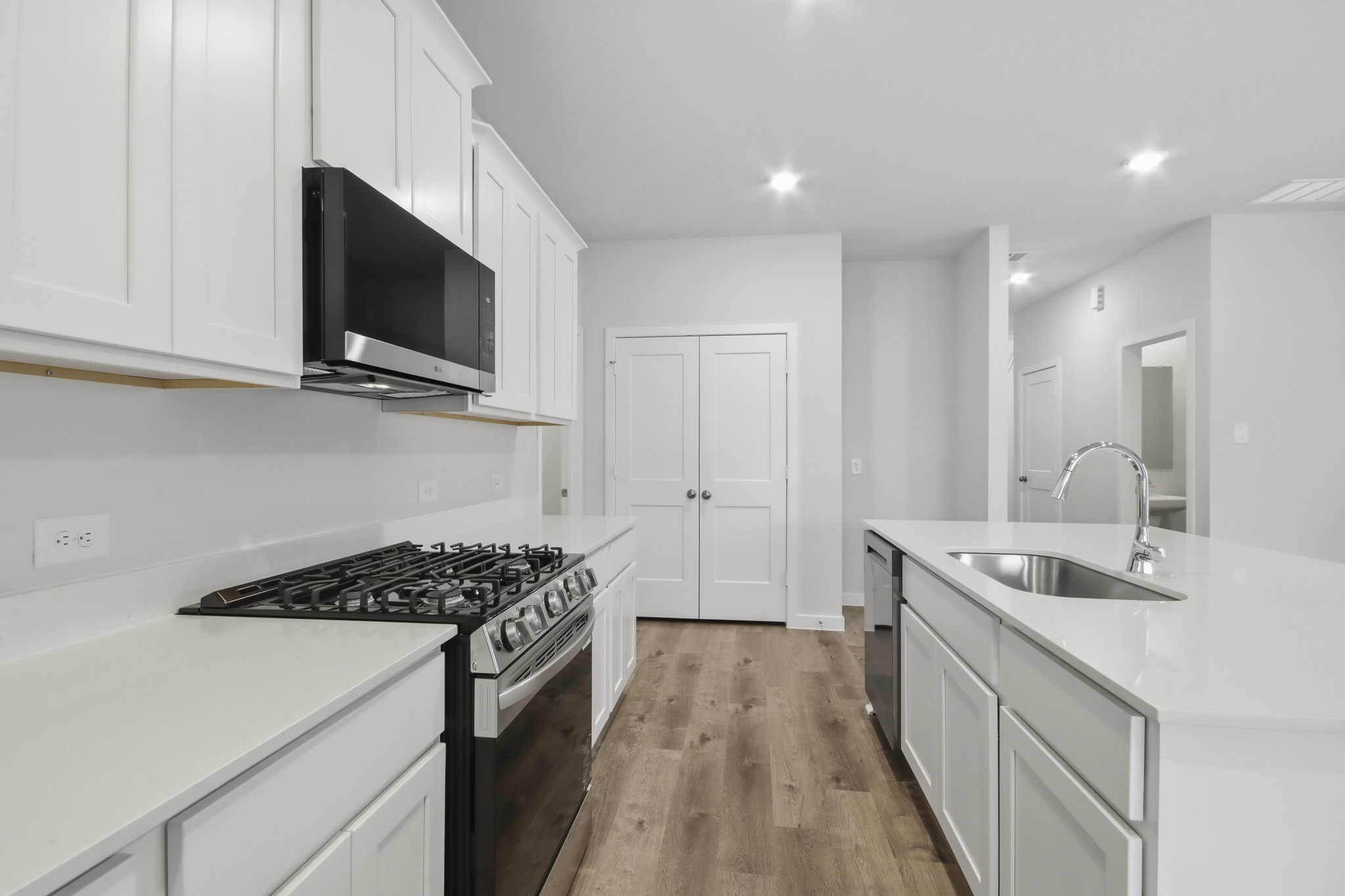 A kitchen with white cabinets.