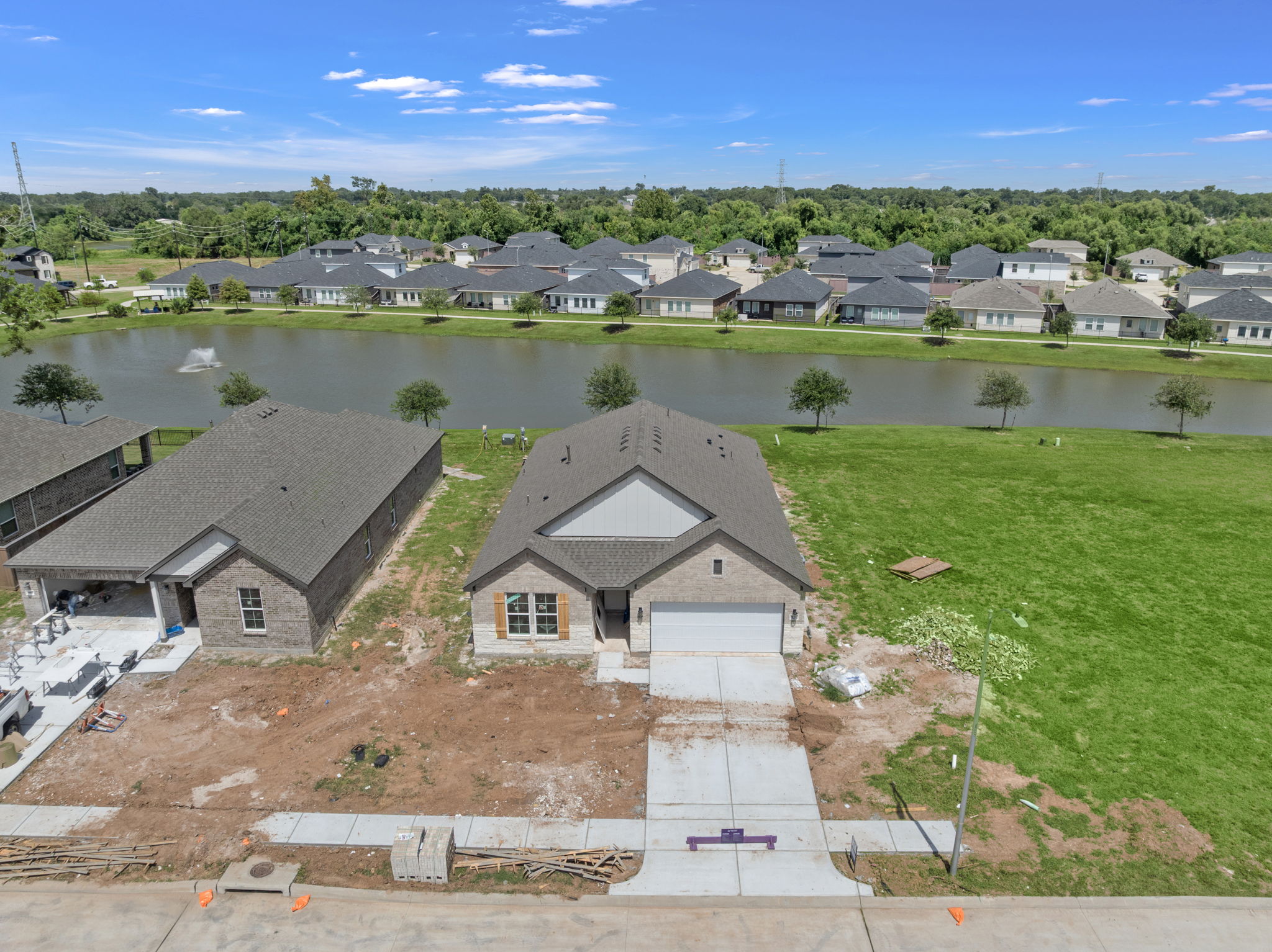 A group of houses next to a body of water.