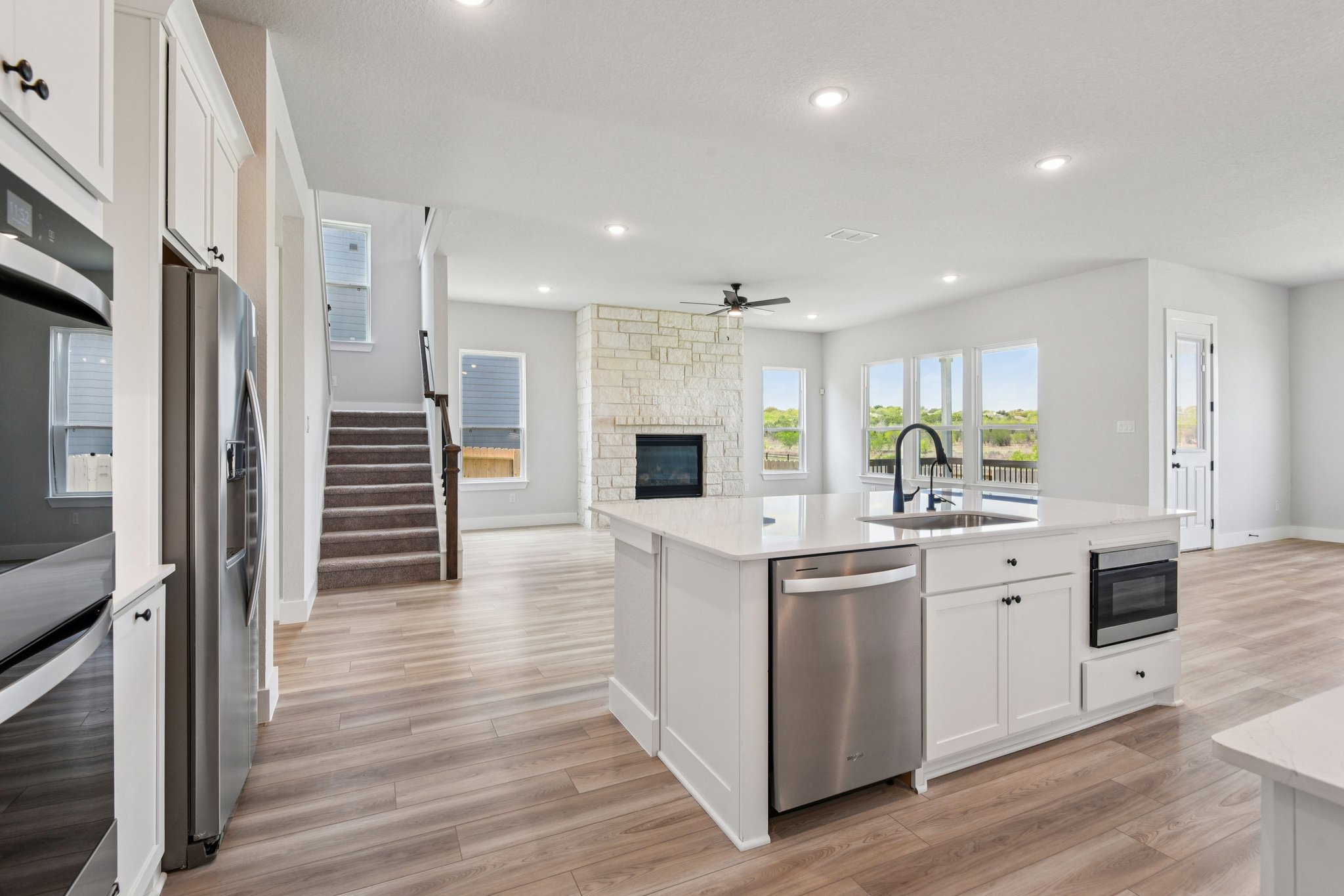 A kitchen with white cabinets.