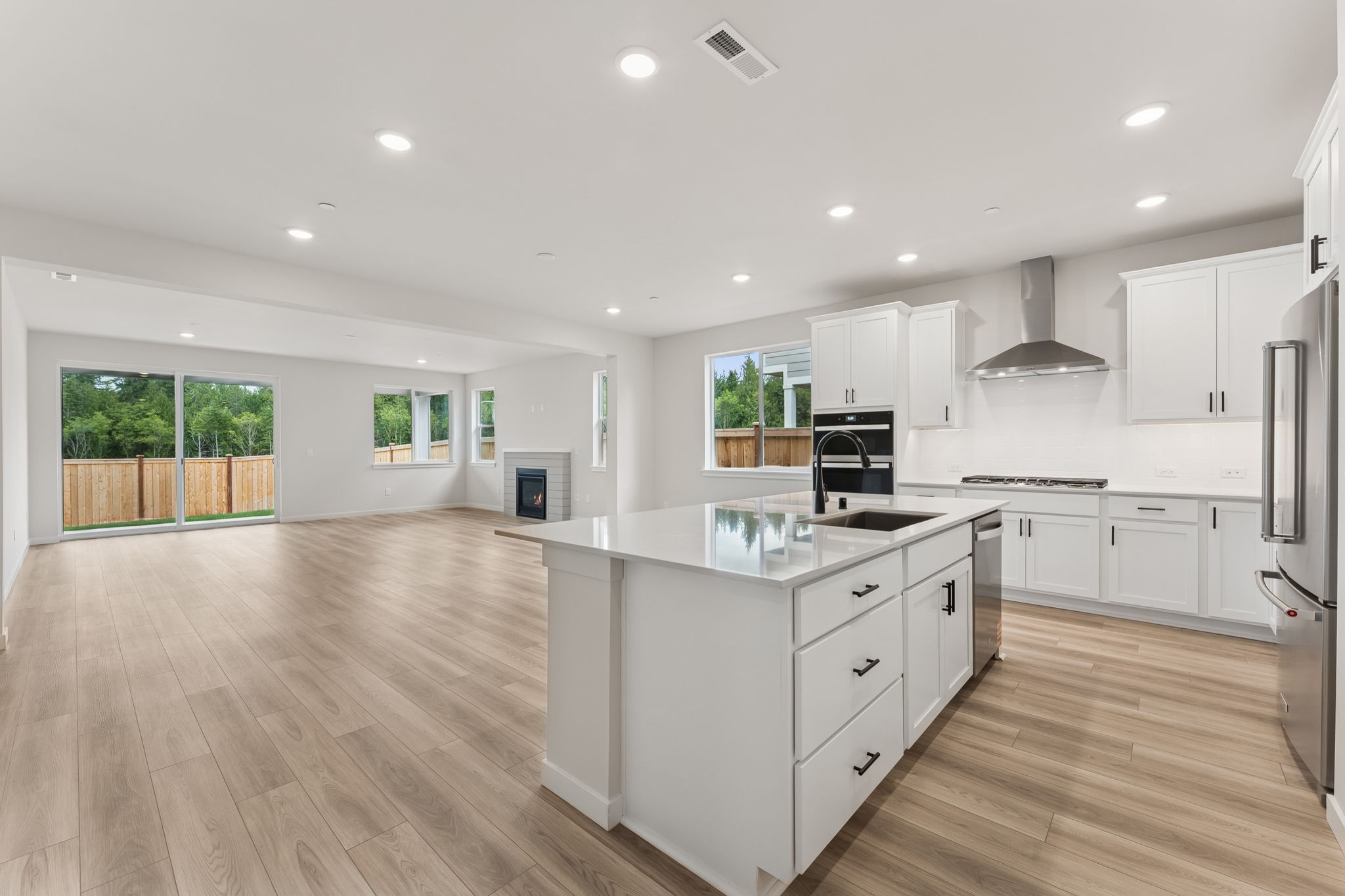 A kitchen with white cabinets.