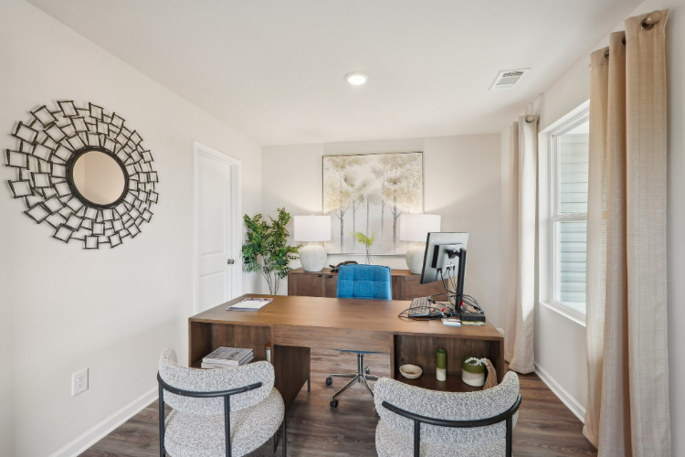 A room with a desk and chairs.