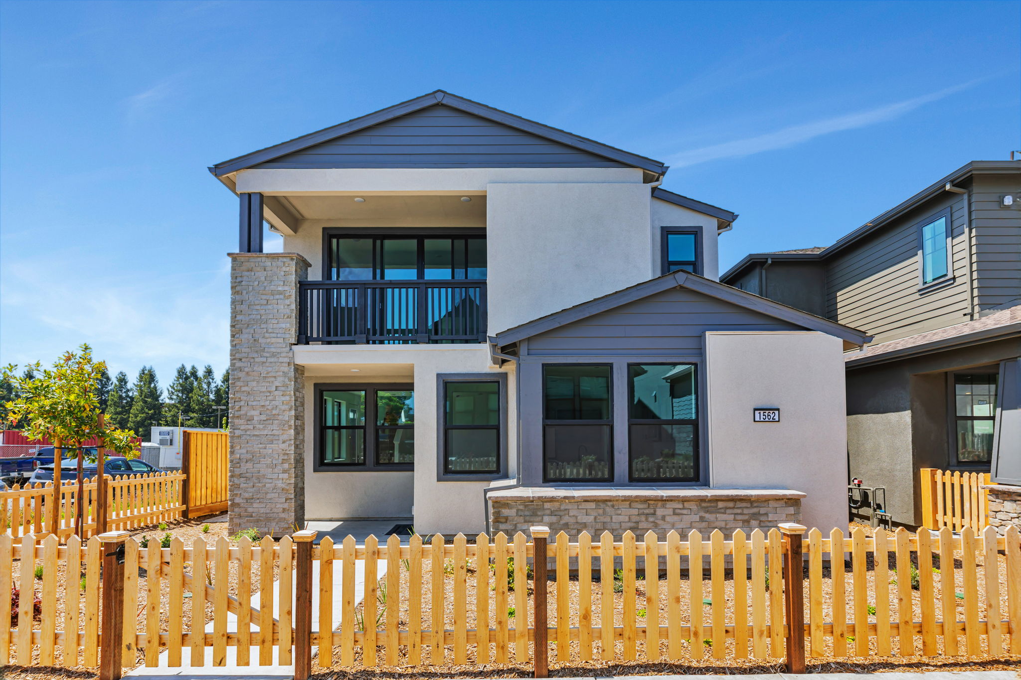 0098 1562 Waterside Lane